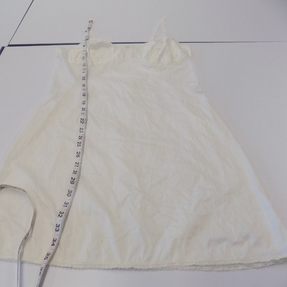 Womans Slip Nylon - Picture 3 of 6